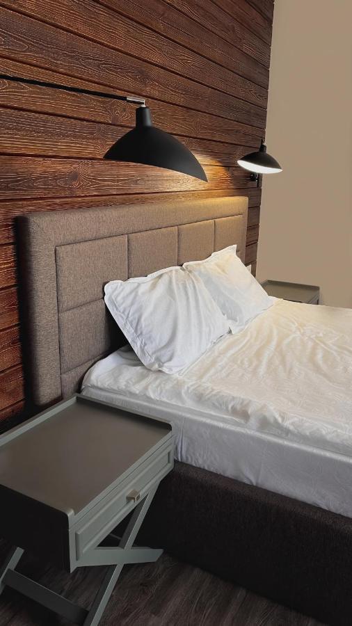 Tita Family House Hotel Gnedin Ngoại thất bức ảnh
