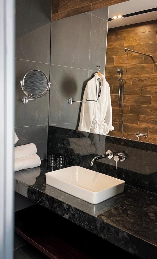 Tita Family House Hotel Gnedin Ngoại thất bức ảnh