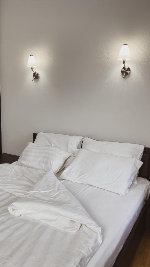 Tita Family House Hotel Gnedin Ngoại thất bức ảnh