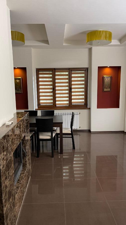 Tita Family House Hotel Gnedin Ngoại thất bức ảnh