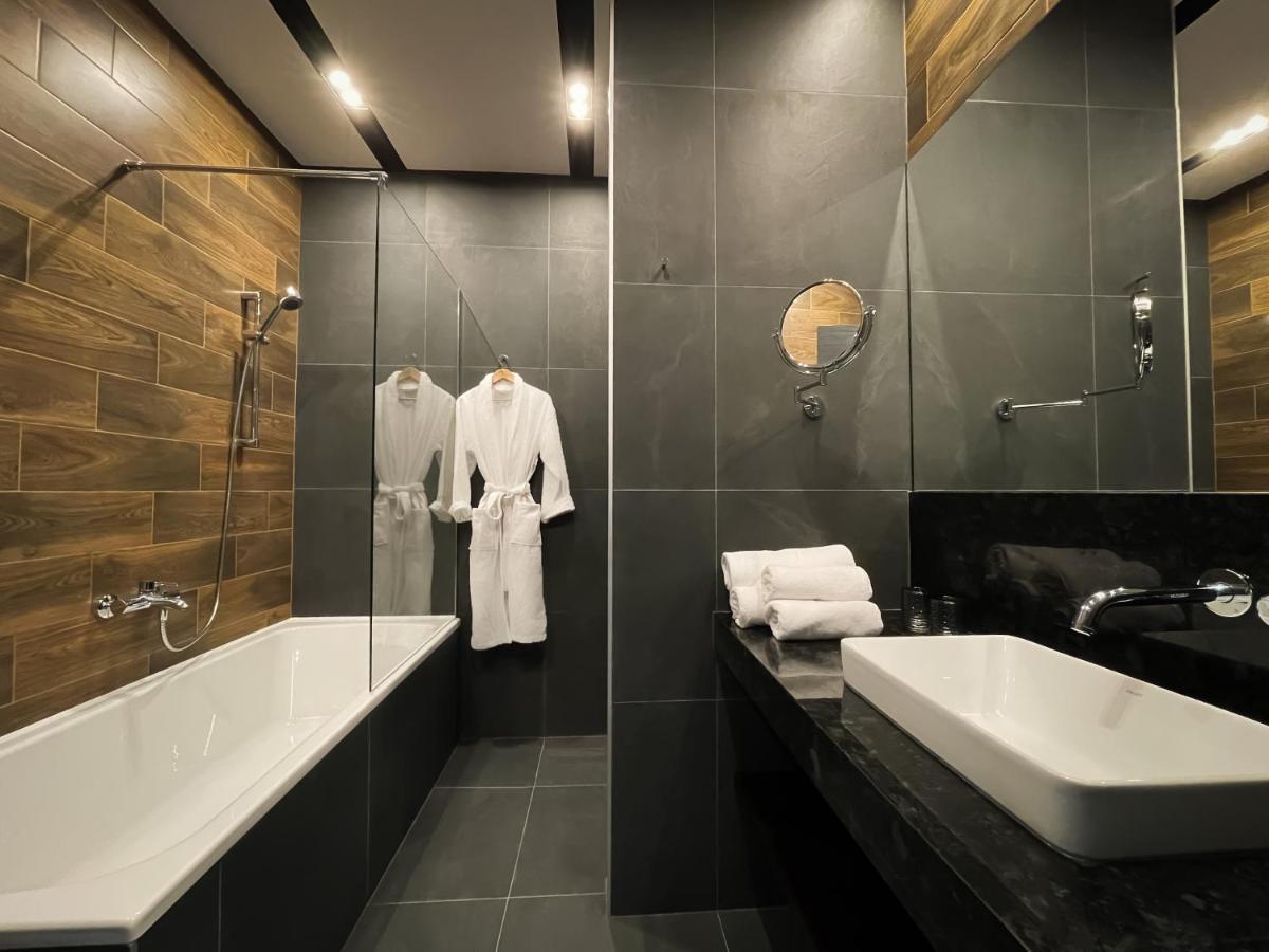 Tita Family House Hotel Gnedin Ngoại thất bức ảnh