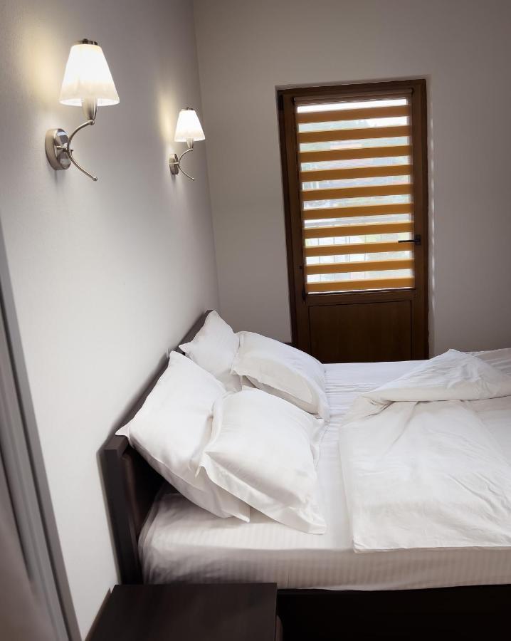 Tita Family House Hotel Gnedin Ngoại thất bức ảnh