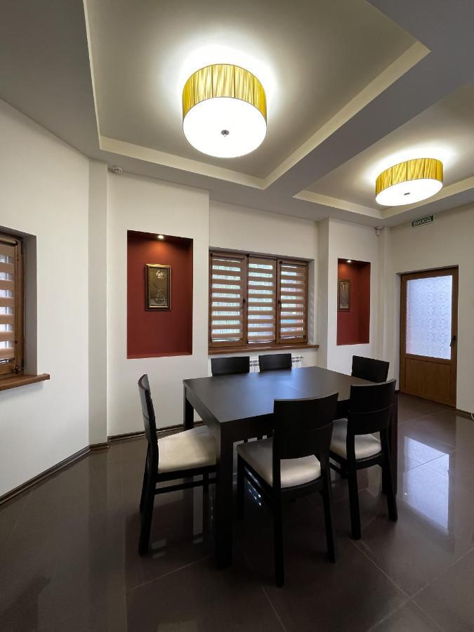 Tita Family House Hotel Gnedin Ngoại thất bức ảnh