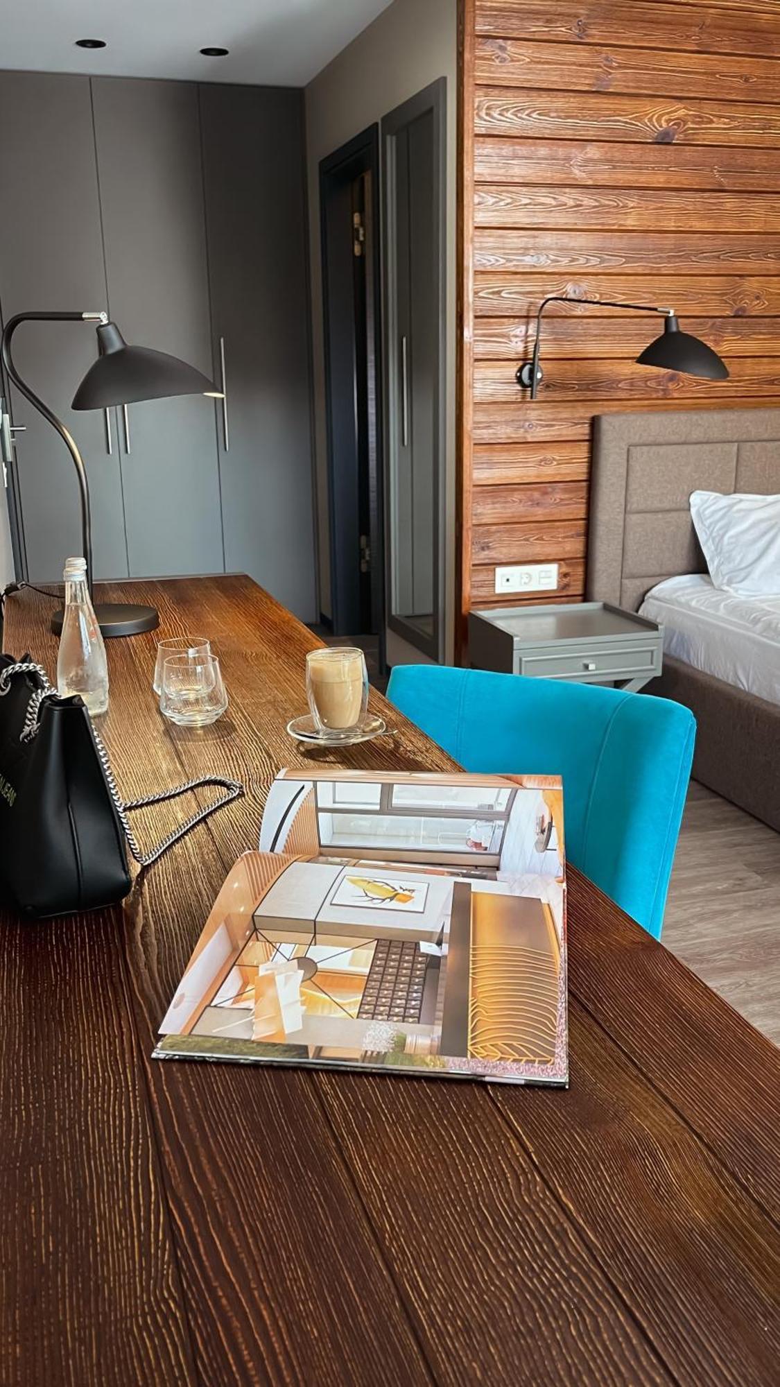 Tita Family House Hotel Gnedin Ngoại thất bức ảnh