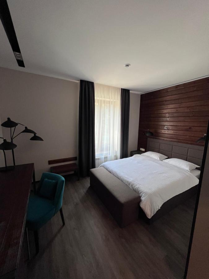 Tita Family House Hotel Gnedin Ngoại thất bức ảnh