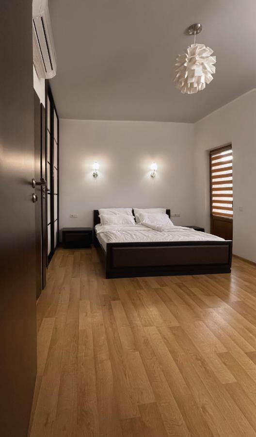 Tita Family House Hotel Gnedin Ngoại thất bức ảnh