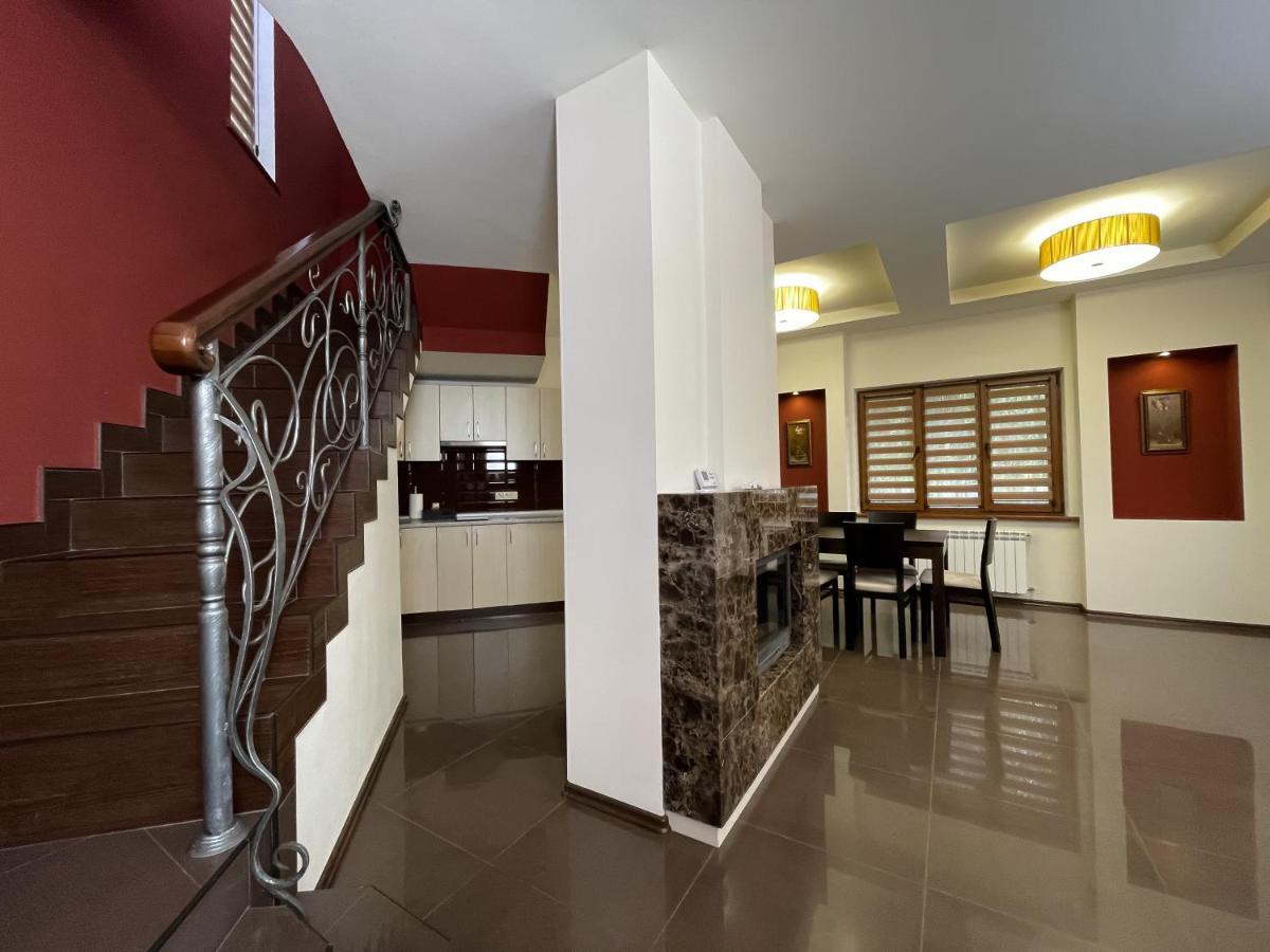 Tita Family House Hotel Gnedin Ngoại thất bức ảnh