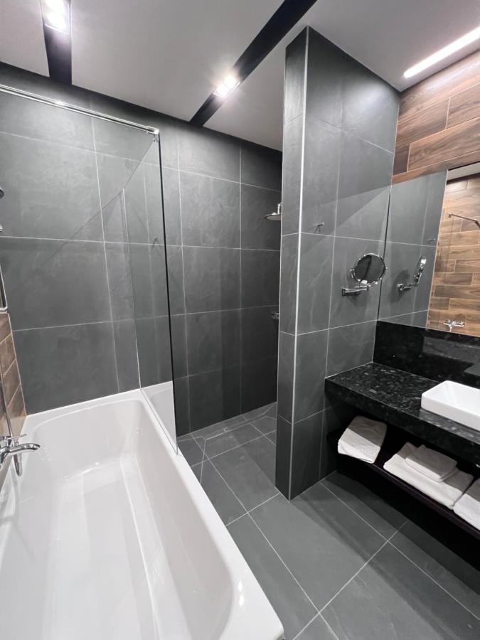 Tita Family House Hotel Gnedin Ngoại thất bức ảnh