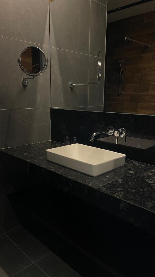 Tita Family House Hotel Gnedin Ngoại thất bức ảnh