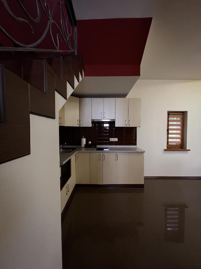 Tita Family House Hotel Gnedin Ngoại thất bức ảnh