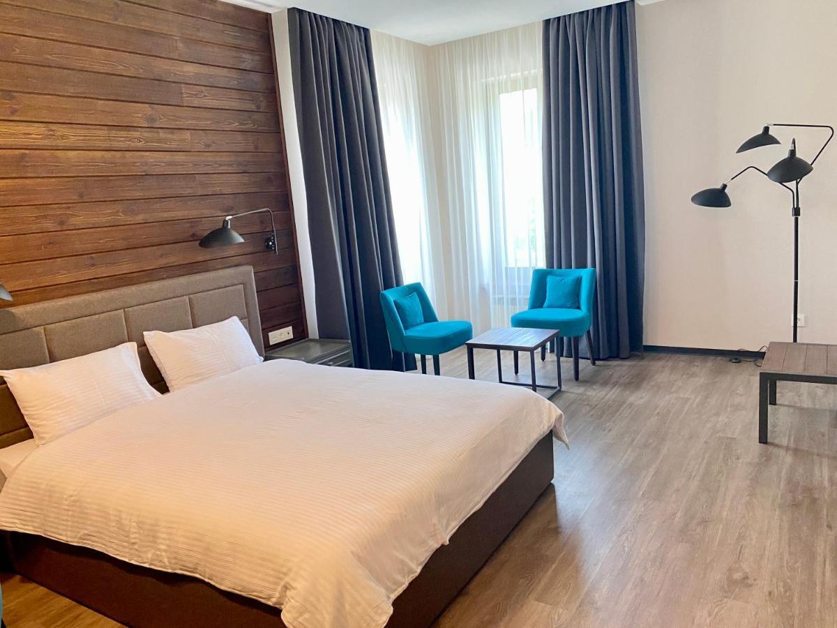 Tita Family House Hotel Gnedin Ngoại thất bức ảnh
