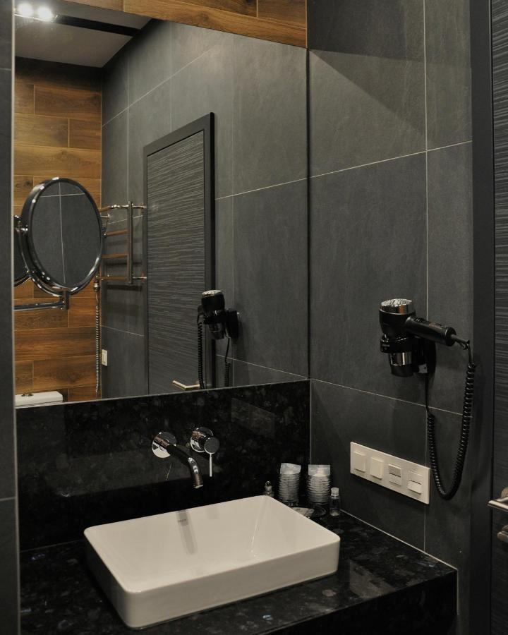Tita Family House Hotel Gnedin Ngoại thất bức ảnh